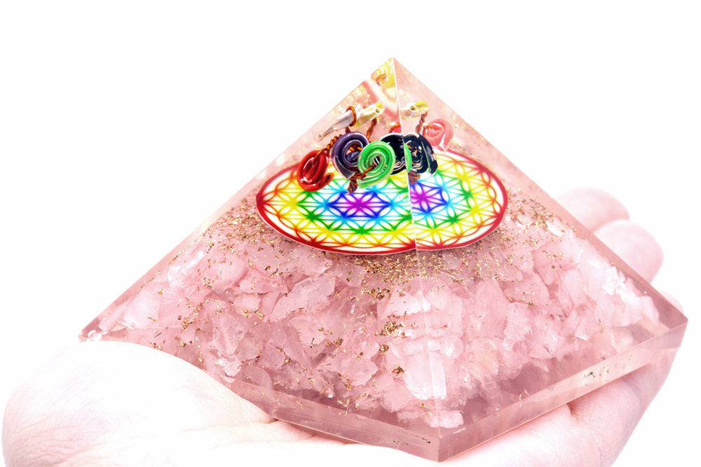 Pyramide Orgonite - Quartz Rose Arc-en ciel Verte Fleur de Vie - 70mm