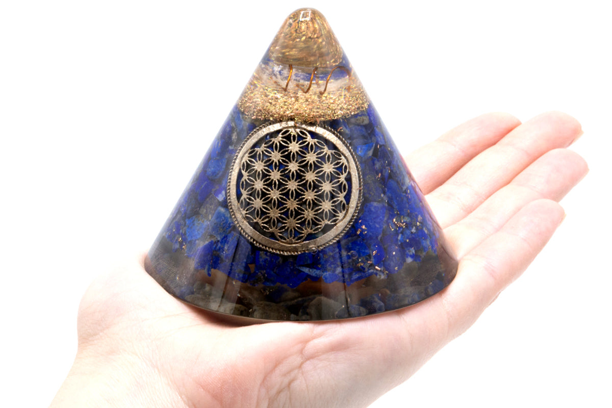 Cone Orgonite - Fleur de vie Lapis - Quartz suspendu - 90mm