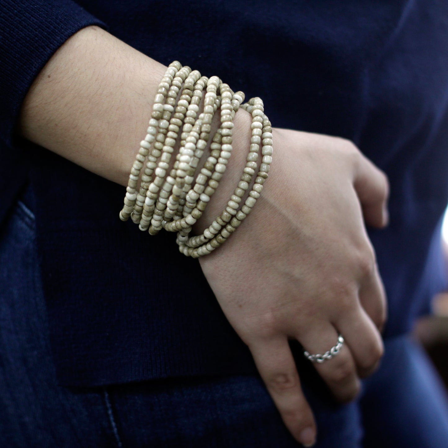 Bracelets multi-perles avec fermoir en Bois - Couleurs assorties
