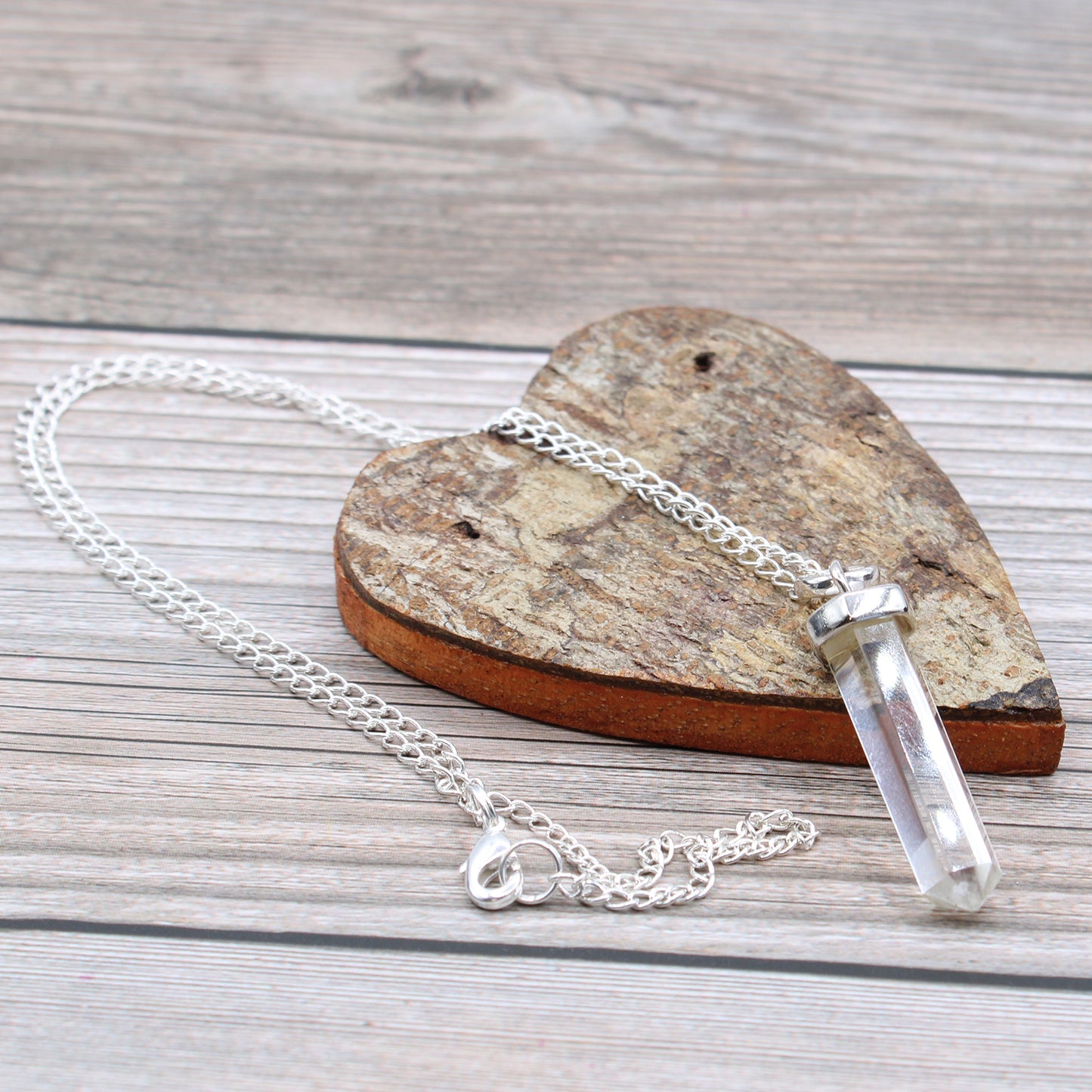 Pendentif pointe classique en pierres précieuses - Quartz de roche
