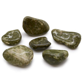 Grandes Pierres Roulées Africaines - Flocon de Neige Epidote