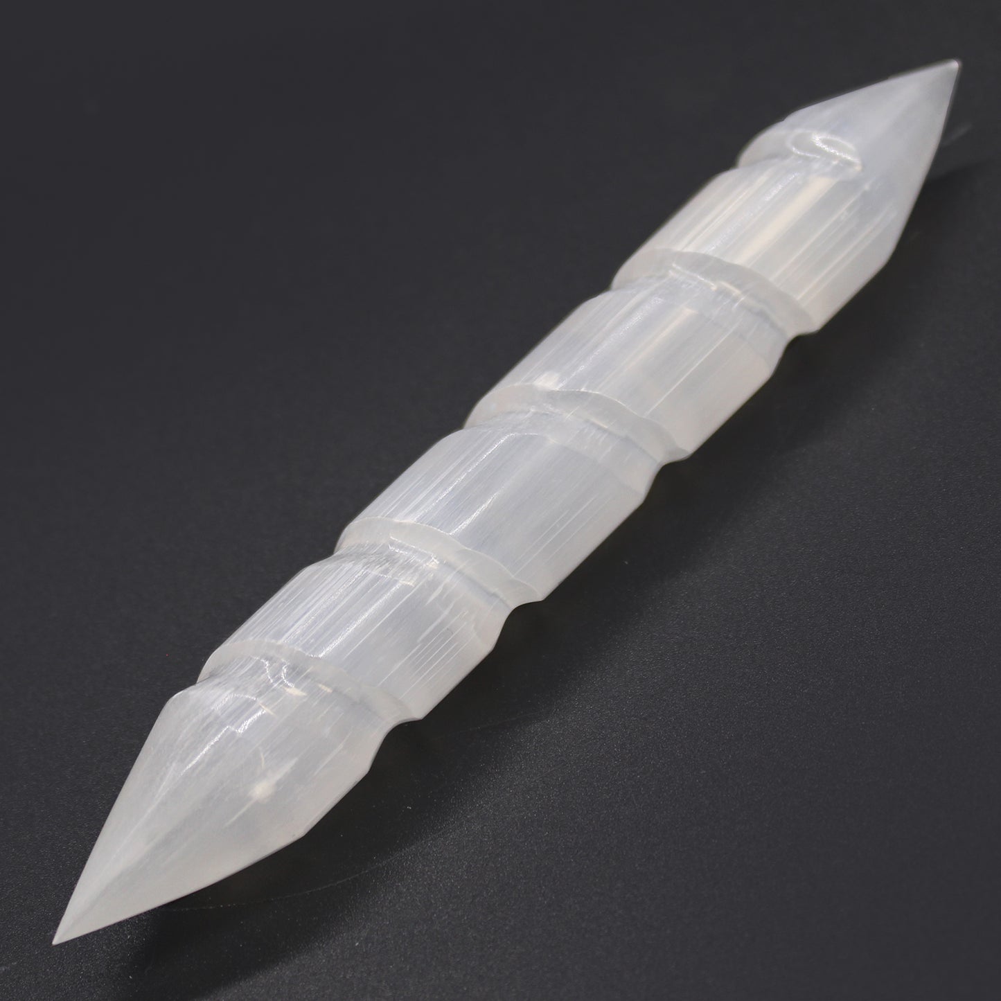 Baguette Sélénite Spirale Angulaire - 16 cm