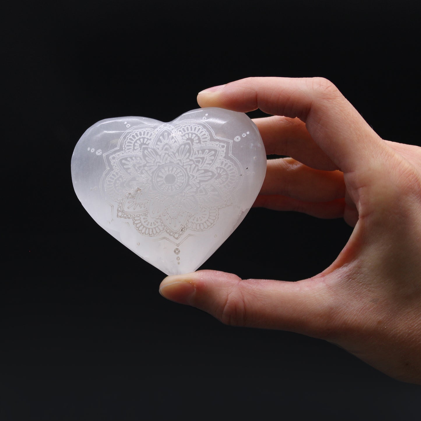 Coeur Sélénite - 7-8cm - Gravé Mandala