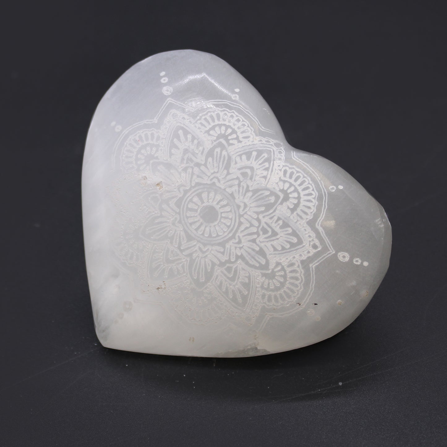 Coeur Sélénite - 7-8cm - Gravé Mandala