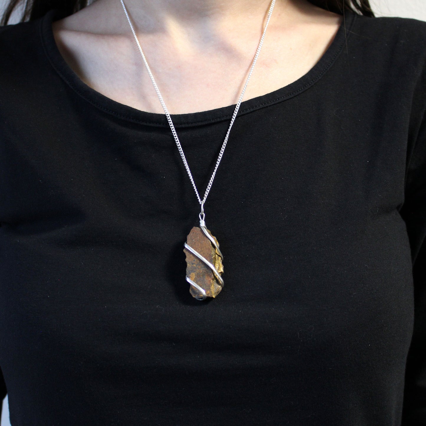 Collier de Pierres Précieuses Enveloppées en Cascade - Oeil de tigre brut