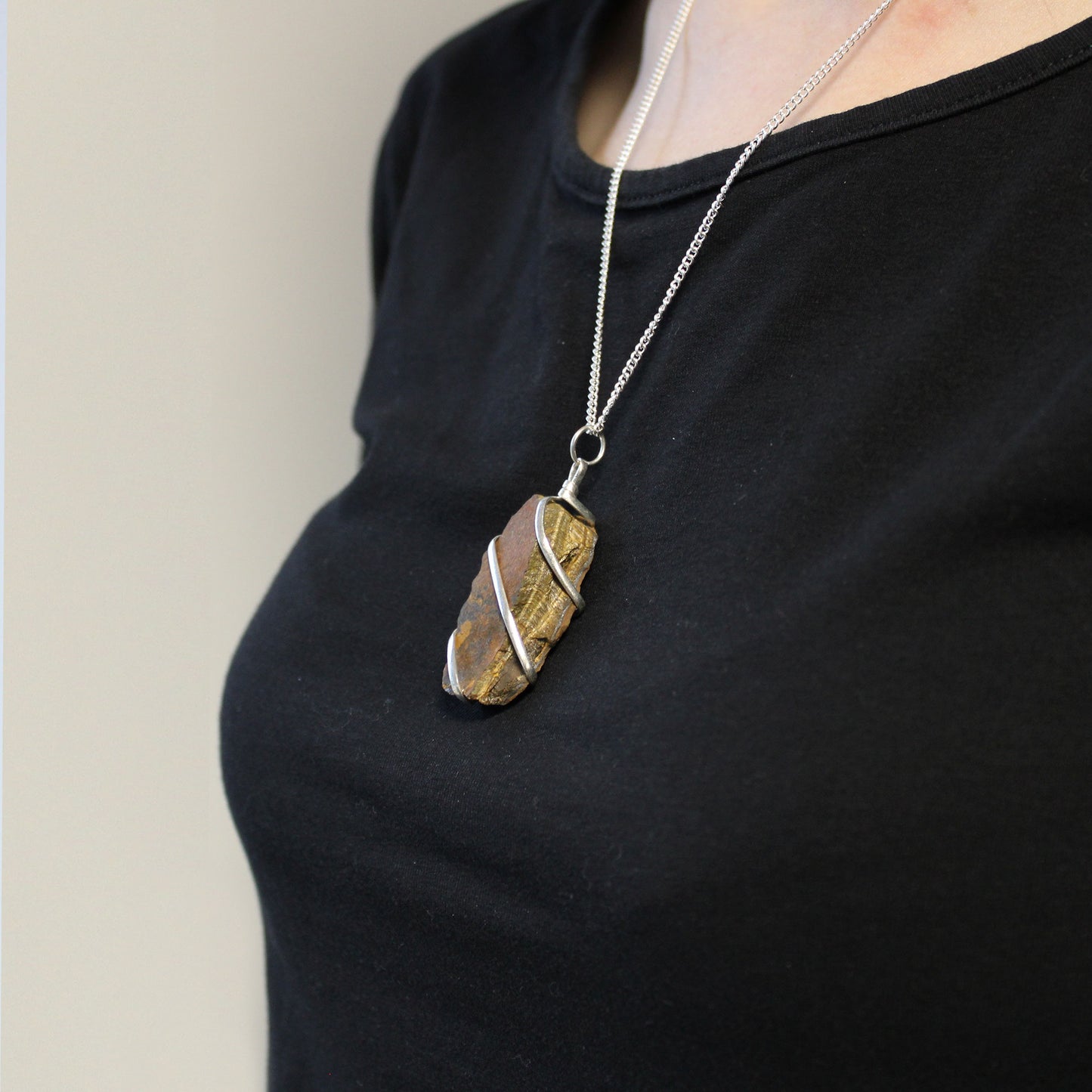 Collier de Pierres Précieuses Enveloppées en Cascade - Oeil de tigre brut