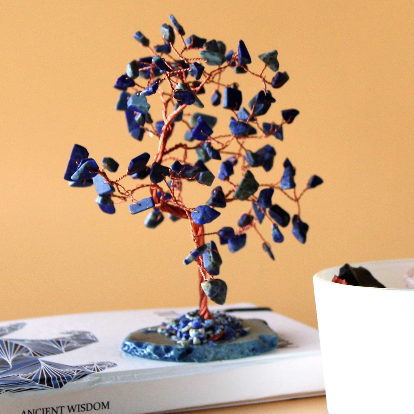 Grand Arbre de Pierres Précieuses - Sodalite sur Base d'Agate Naturelle Bleue (100 pierres)