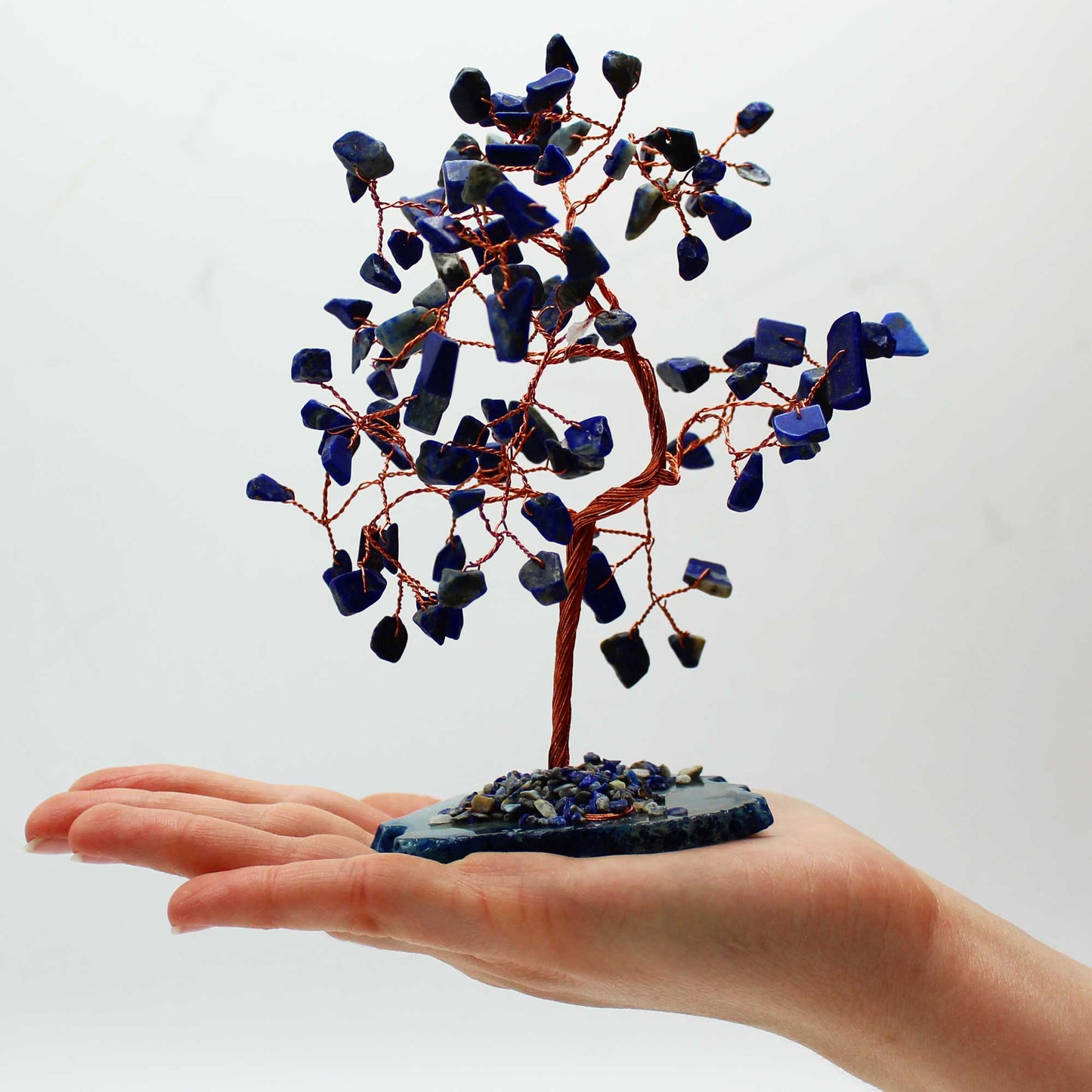 Grand Arbre de Pierres Précieuses - Sodalite sur Base d'Agate Naturelle Bleue (100 pierres)