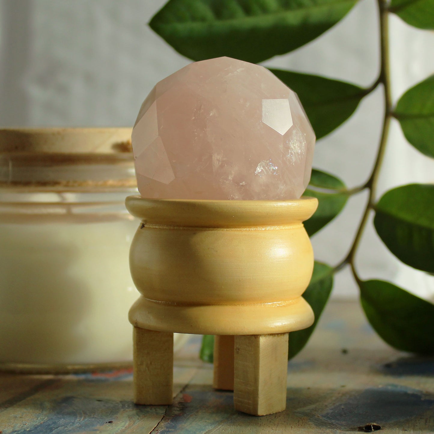 Boule de Guérison à Facettes en Pierres Précieuses & Support - Quartz Rose