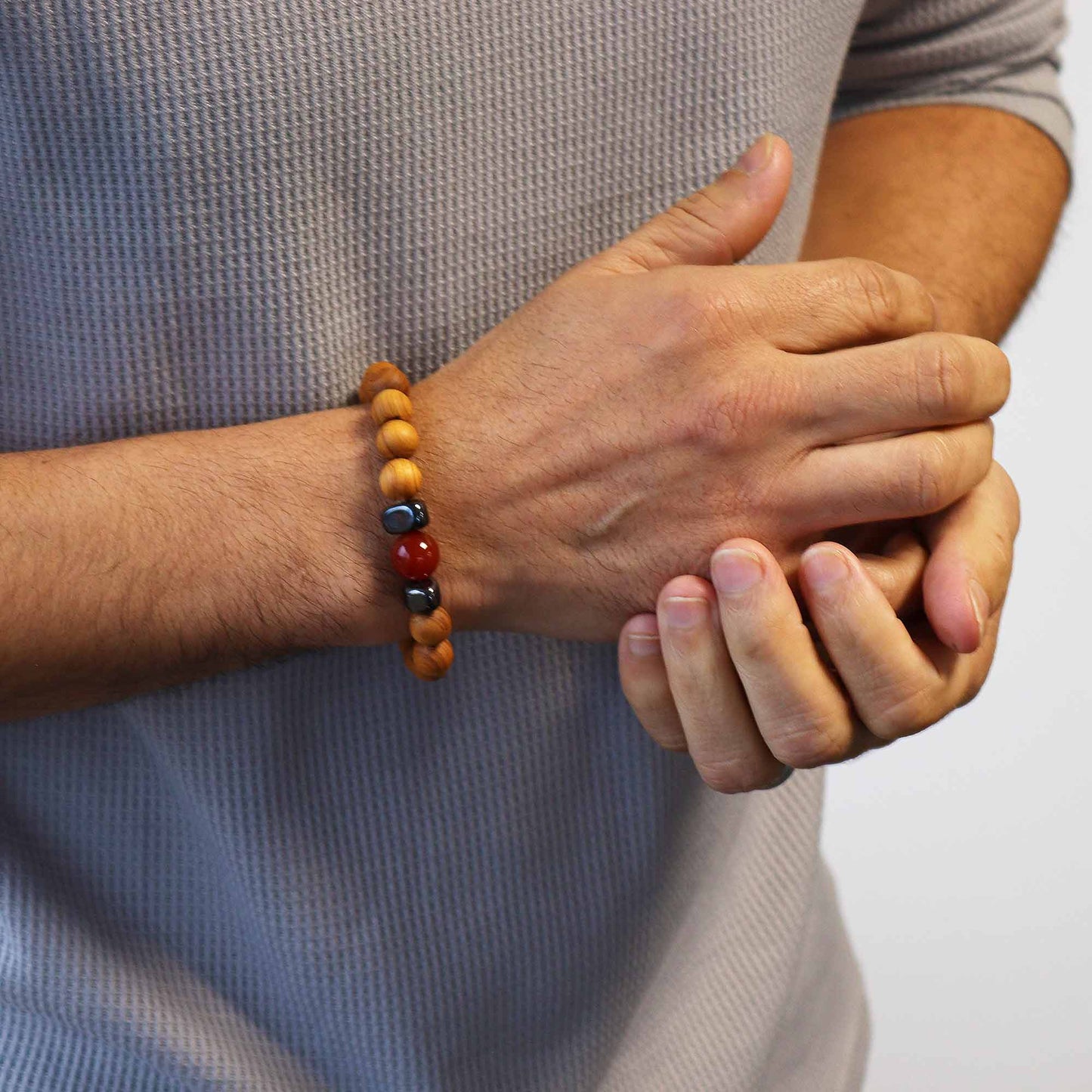 Bracelet Chakra Racine en Bois de Cèdre et Jaspe Rouge