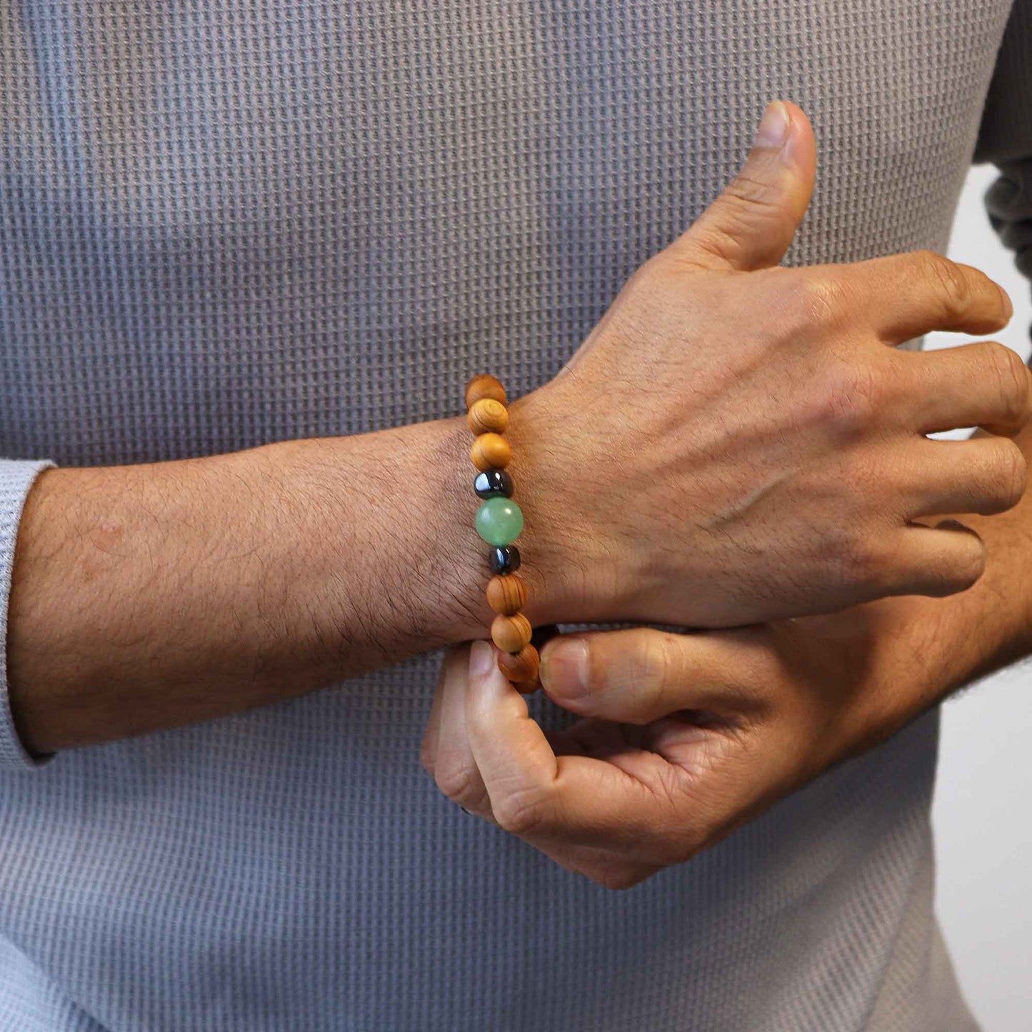 Bracelet Chakra Sacré en Bois de Cèdre avec Cornaline