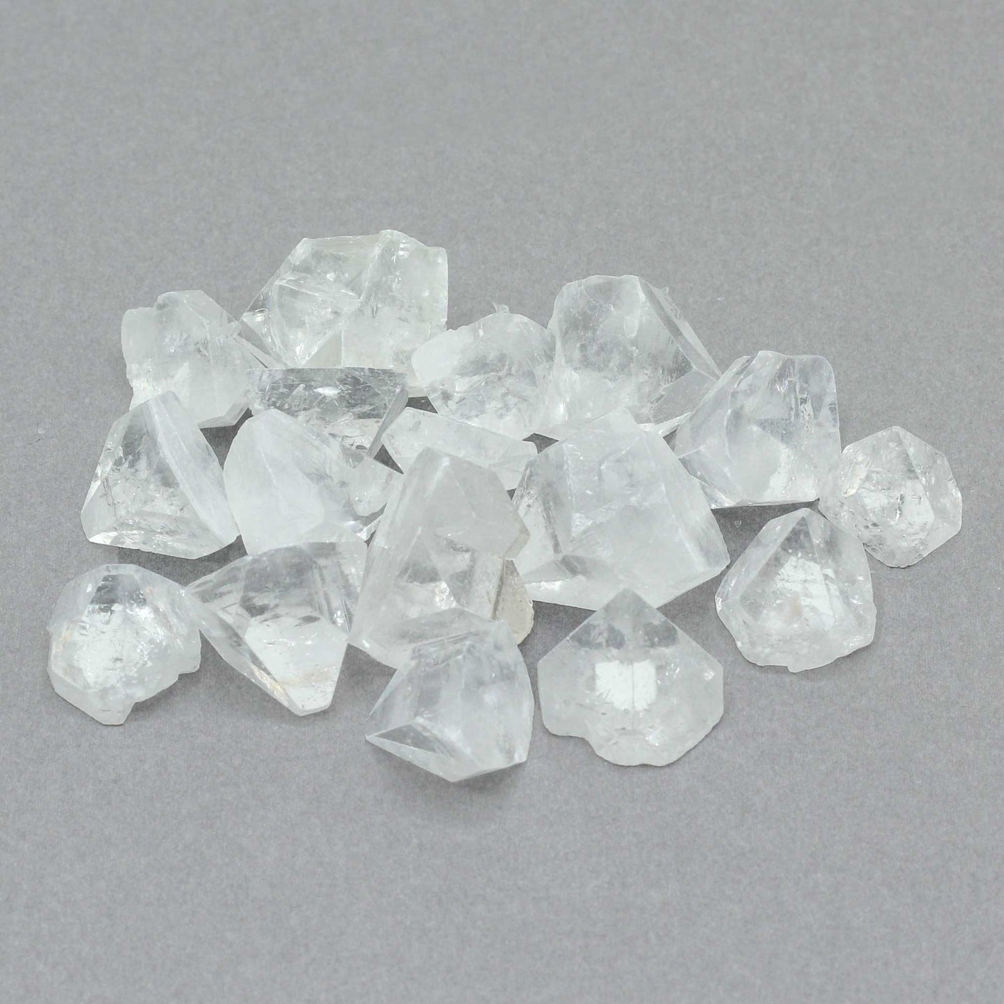 Pointes d'Apophyllite de Taille Moyenne (12-20 mm) - 100 g