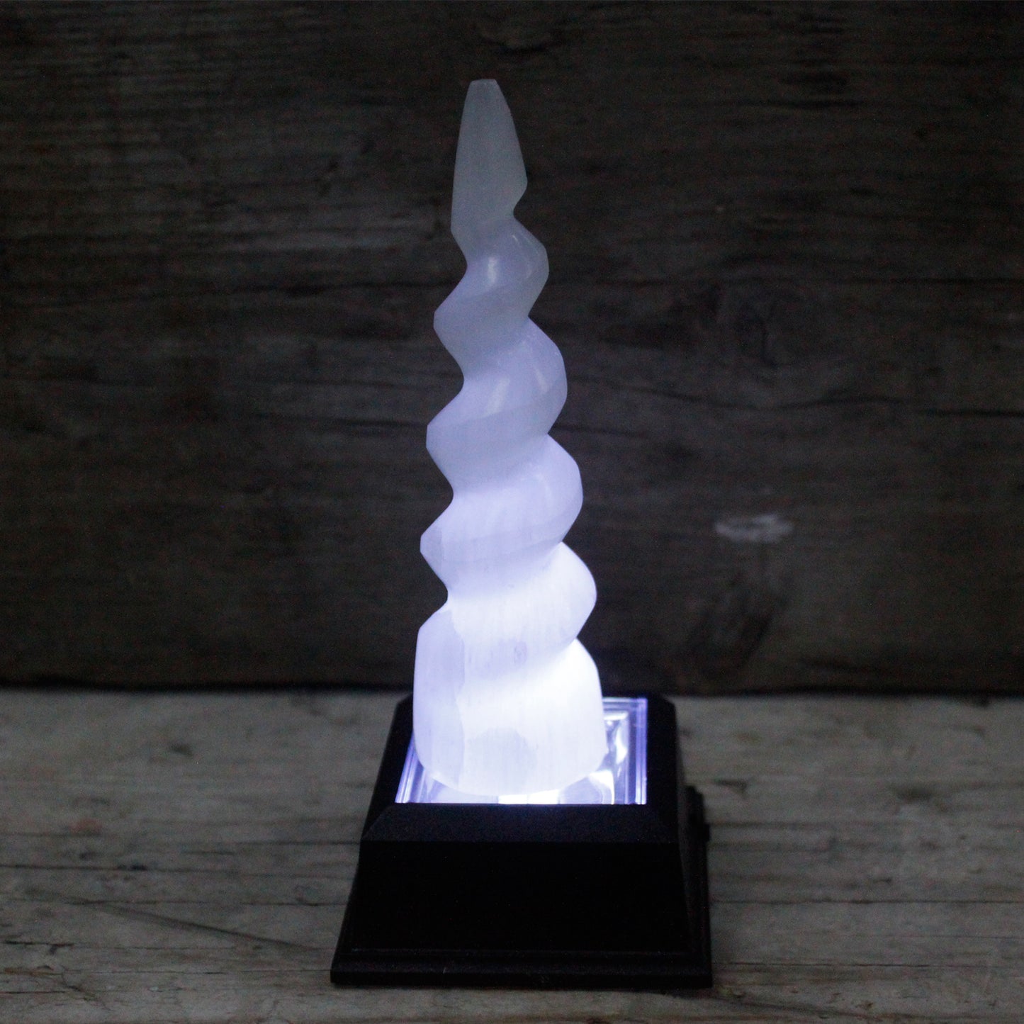 Tour Sélénite spirale licorne - 15 cm