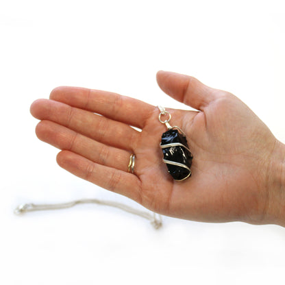 Collier de Pierres Précieuses Enveloppées en Cascade - Onyx noir brut