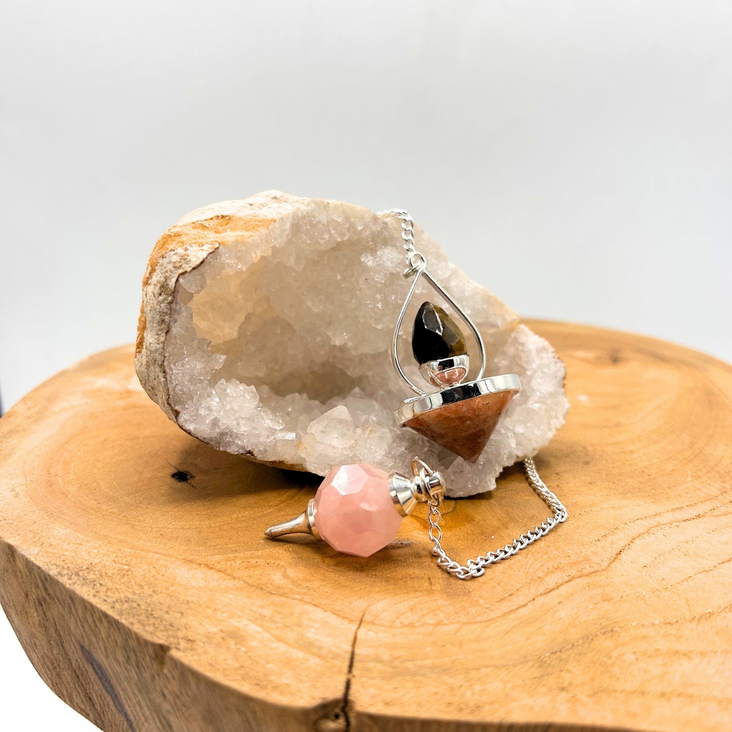 Pendule en Pierres Précieuses à Facettes - Quartz rose